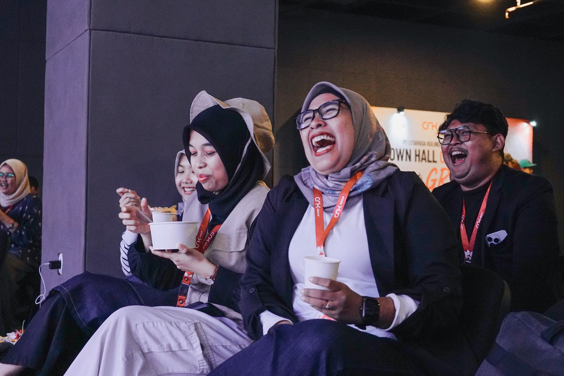 Duta Rasa tertawa lepas di kursi penonton Town Hall CRK 2026